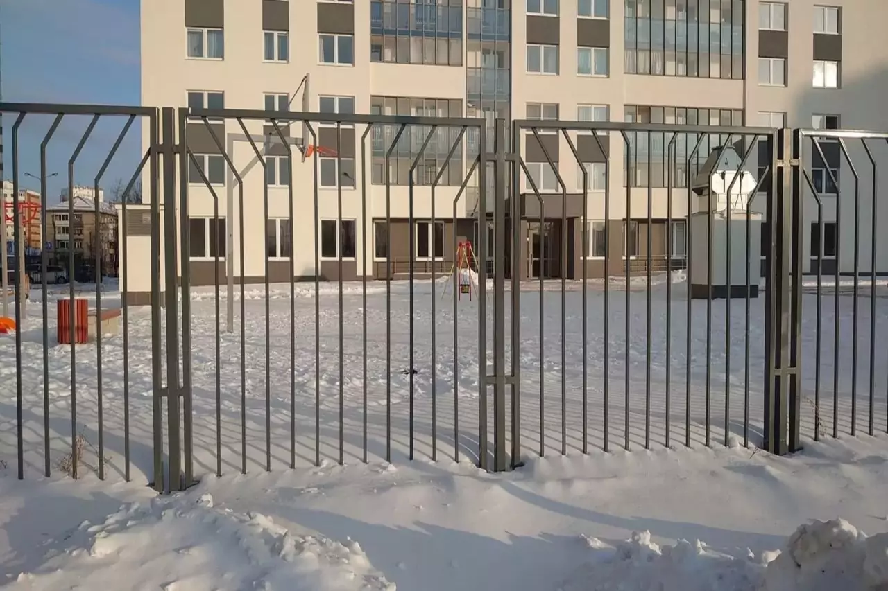 Забор из сварных панелей «Strong», серия «ТСЖ»