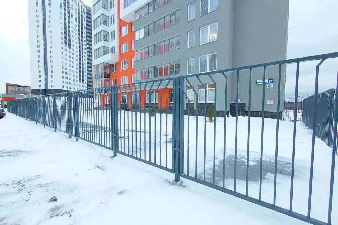 Забор из сварных панелей «Strong», серия «ТСЖ»